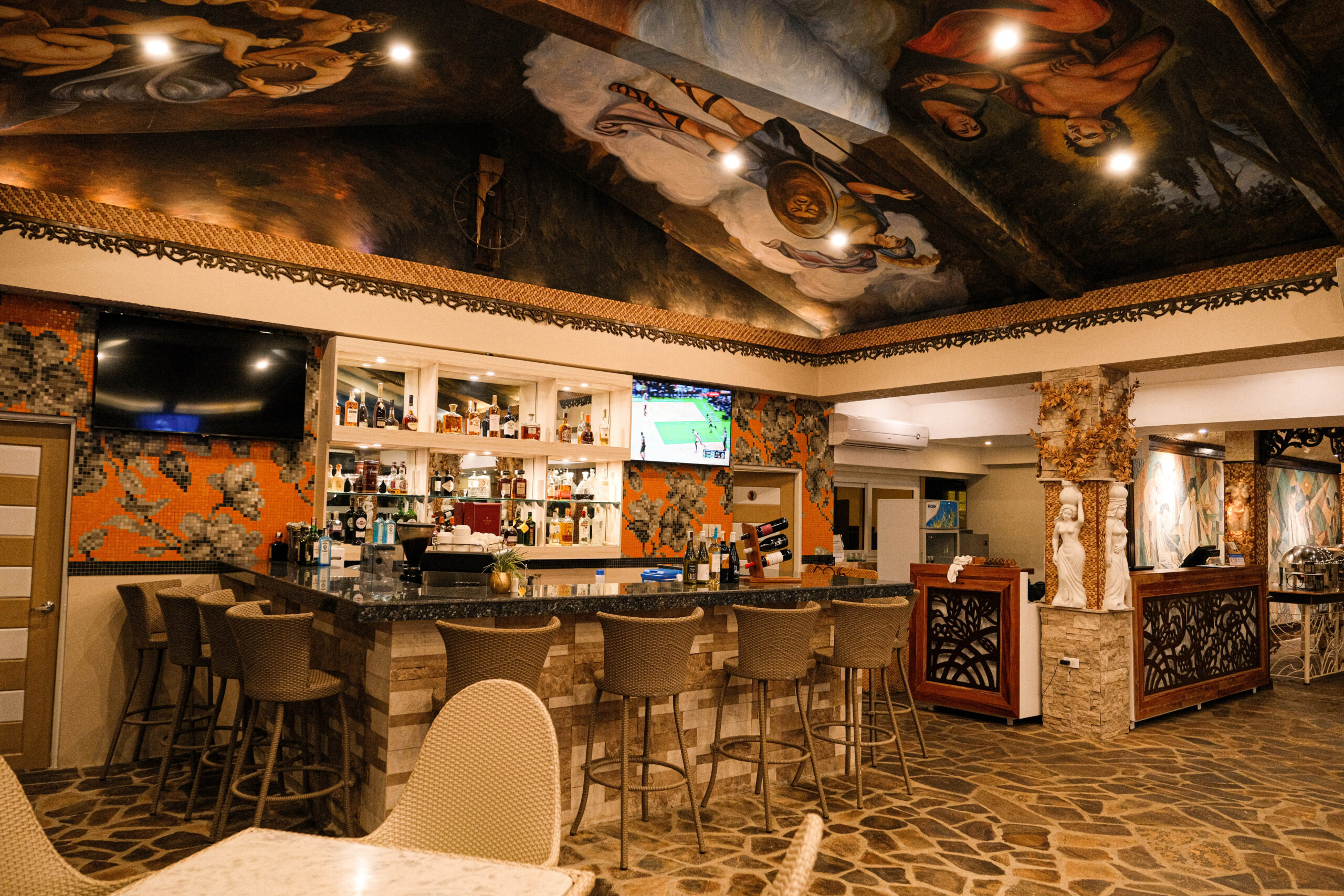 Nicci Pool Bar & Lounge (2)